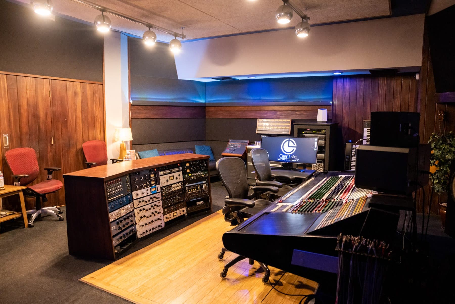 Trident Series 80b console