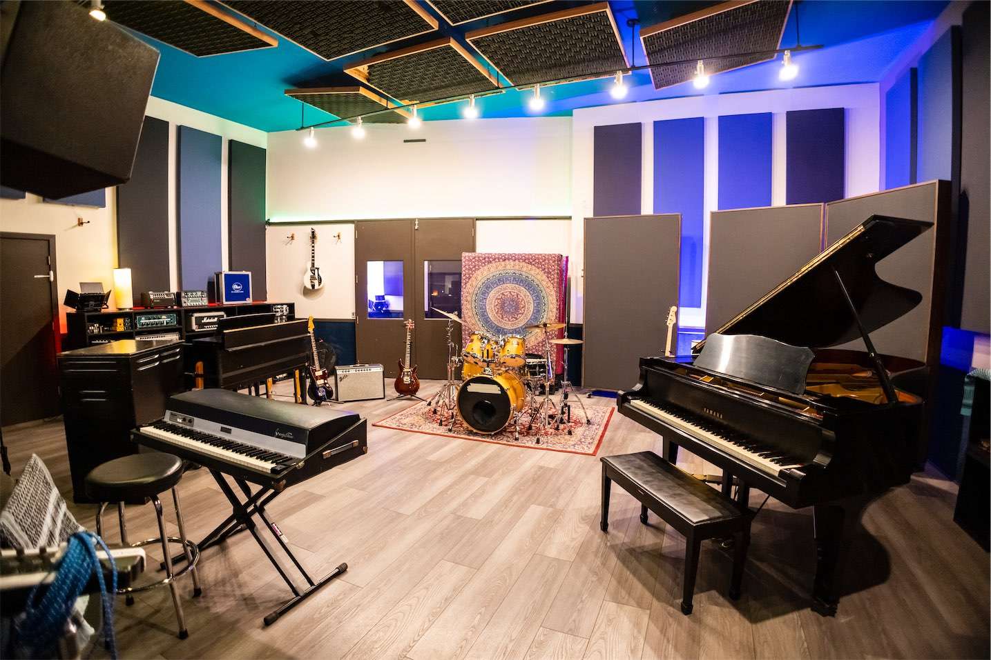 The most affordable recording studio in Los Angeles equipped with a piano, drums and other instruments.